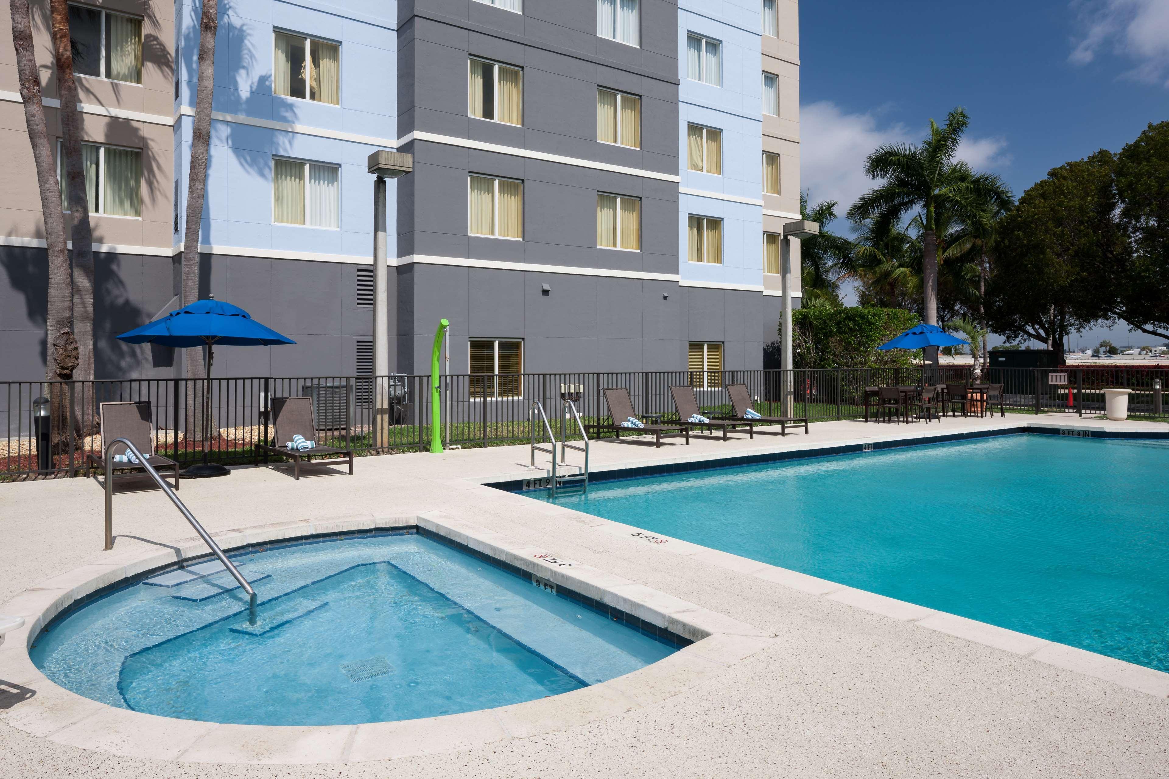 Homewood Suites Miami Airport/Blue Lagoon Exterior photo