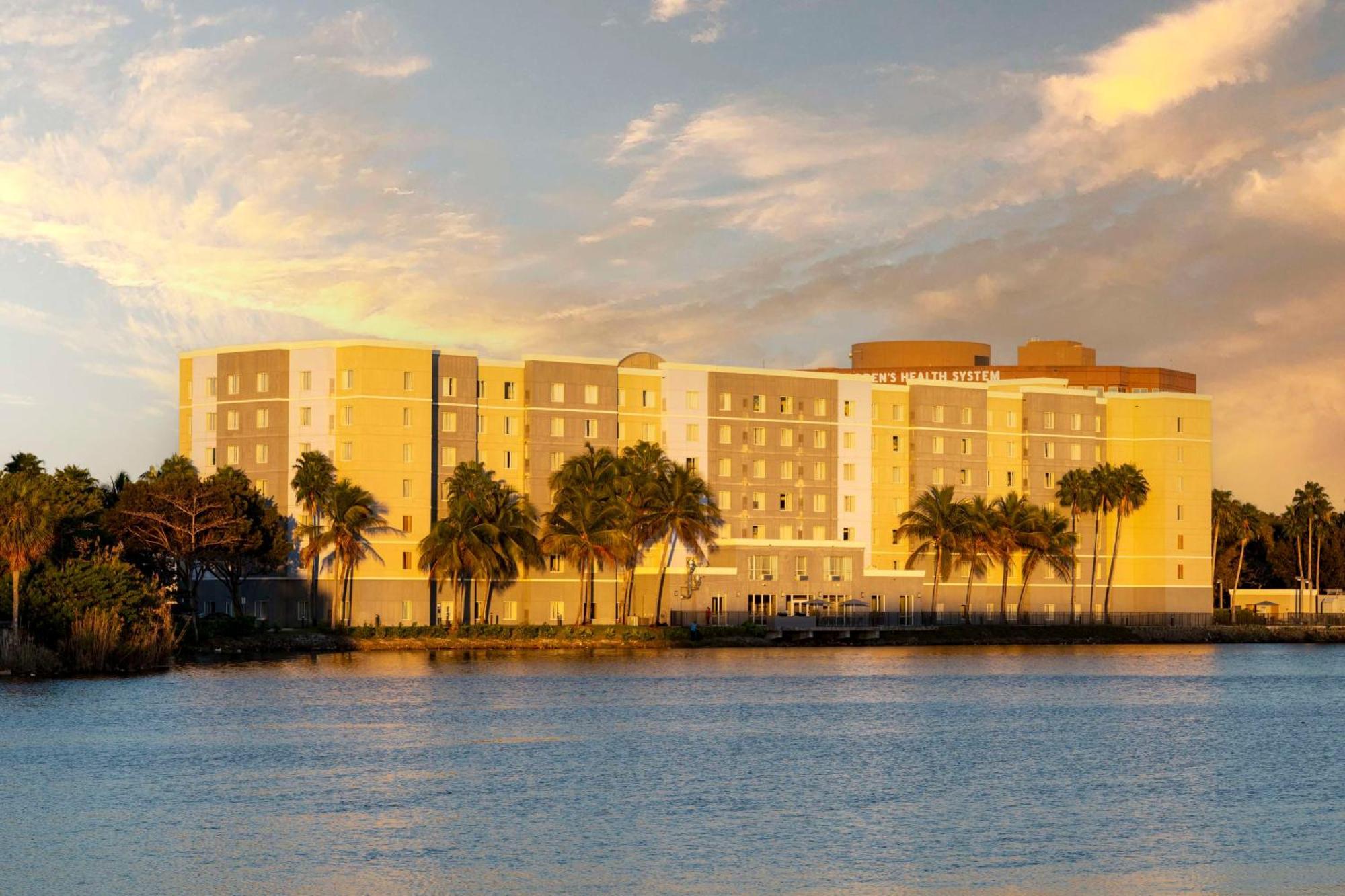 Homewood Suites Miami Airport/Blue Lagoon Exterior photo