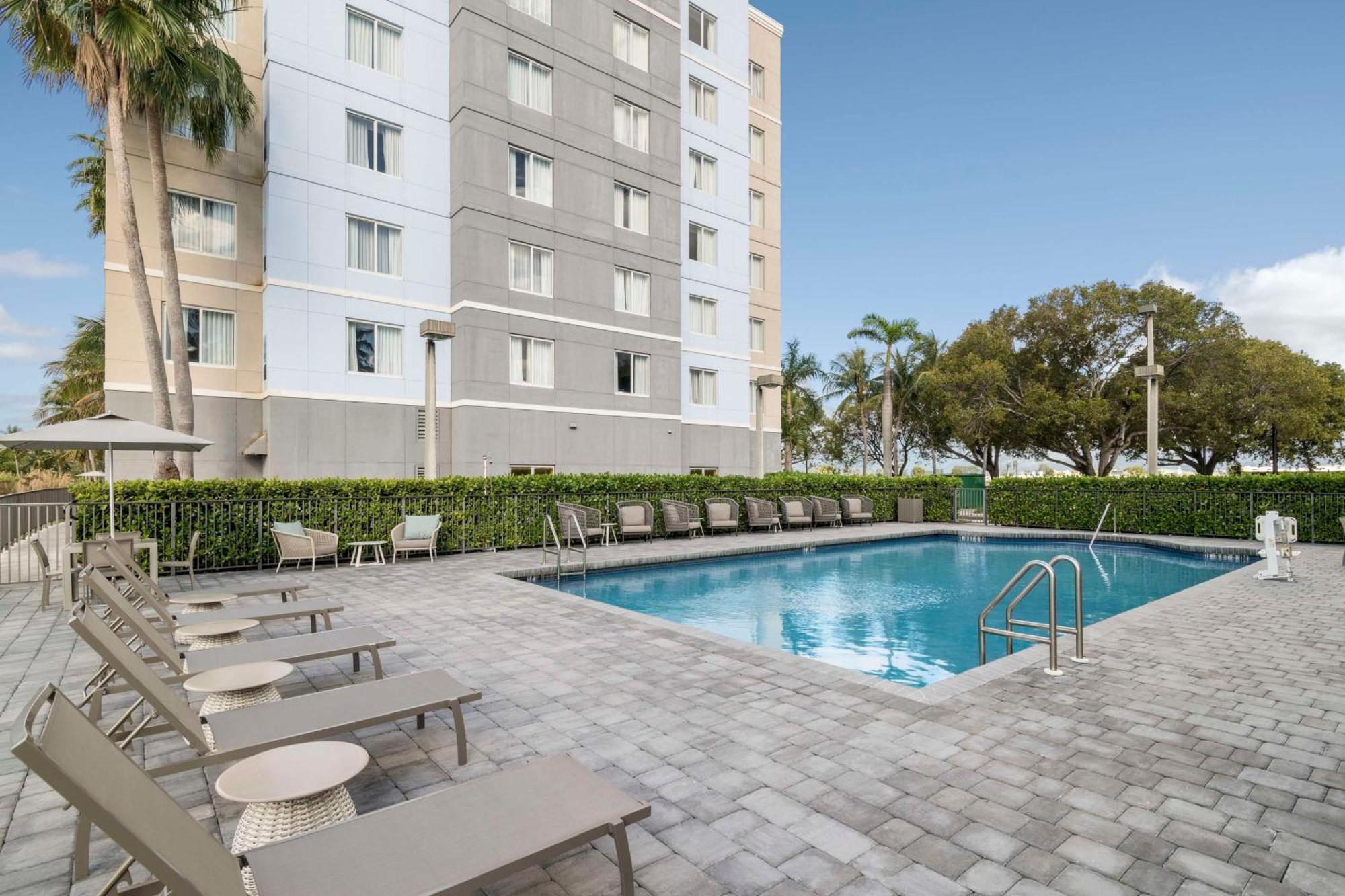 Homewood Suites Miami Airport/Blue Lagoon Exterior photo